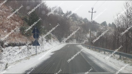 Korçë/ Reshje të dendura bore në të gjithë territorin, vijon puna për kriposjen dhe pastrimin e rrugëve