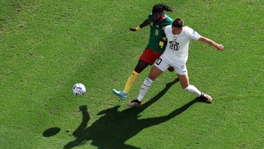 KATAR 2022/ Kameruni shtang Serbinë në Katar, vjen goli i parë i sfidës pas një goditje këndi