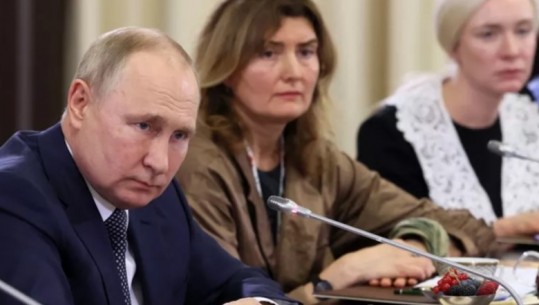 'Skenar i turpshëm dhe role të ndara', akuza ndaj Putin, nuk ishte takim me nënat e ushtarëve! Gratë ishin punonjëse në administratën e tij