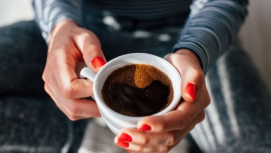 Pse duhet të pini kafe çdo mëngjes? Përfitimet nga pija më e njohur dhe sasia që duhet të konsumojmë në ditë
