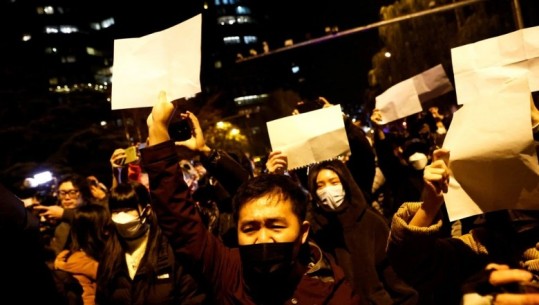 Çfarë qëndron pas protestave në Kinë kundër politikave për koronavirusin?