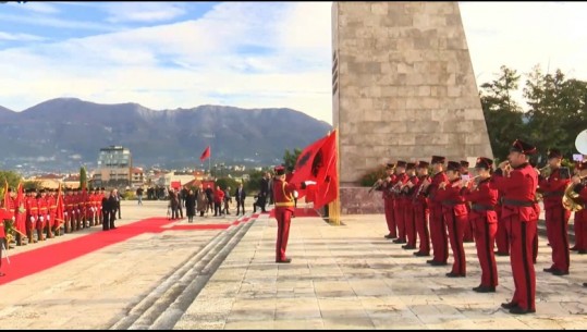 Dita e Çlirimit, nis ceremonia te Varrezat e Dëshmorëve! Presidenti Begaj, Nikolla e Veliaj vendosin kurora me lule