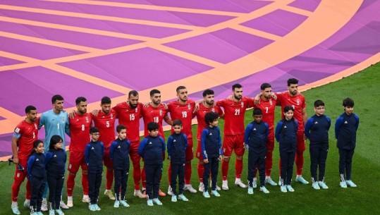 Kërcënimi për familjarët nga shteti i Iranit, futbollistët detyrohen të këndojnë himnin kundër SHBA-së në Kupën e Botës