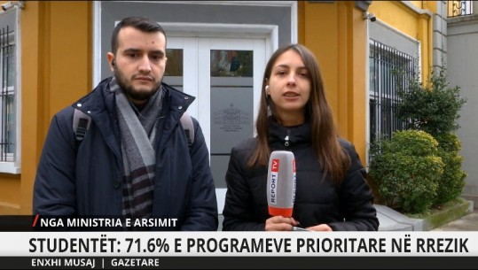 Degët prioritare në rrezik, studenti vjen nga Shkodra për të marrë pjesë në protestën para Ministrisë: Këtë vit asnjë studenti regjistruar për fizikë