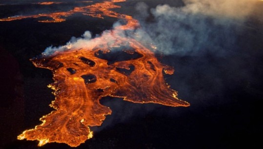 Pas 38 vitesh, shpërthen për herë të parë Vullkani më i madh në botë Mauna Loa në Hawaii (VIDEO)