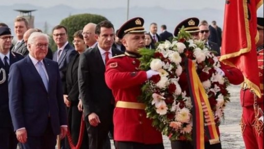 VIDEOLAJM/ Presidenti gjerman në Varrezat e Dëshmorëve, nderon të rënët shqiptarë në luftë