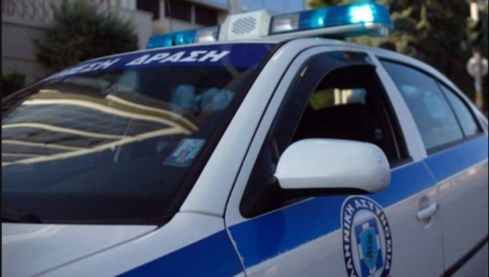 Në kërkim për vrasje të mbetur në tentativë dhe armëmbajtje pa leje, policia greke arreston dy shqiptarë në Janinë dhe Igumenicë