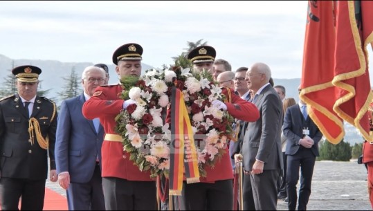 Presidenti gjerman në Varrezat e Dëshmorëve, nderon të rënët shqiptarë në luftë