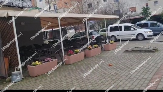 Plagoset me armë zjarri 38-vjeçari në Durrës, përfundon në gjendje të rëndë në spital! Në kërkim një i ri (EMRAT+VIDEO)