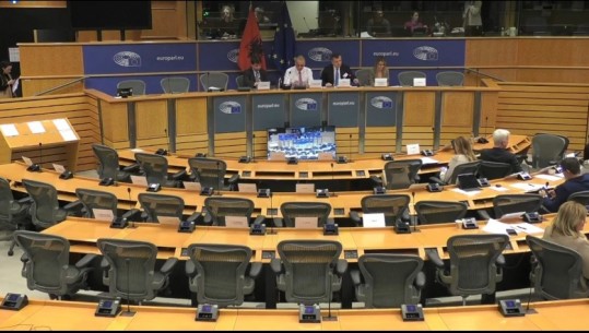 Mbahet takimi i komitetit PE-Shqipëri, Balla: Qeveria është tërhequr nga ligji anti-shpifje