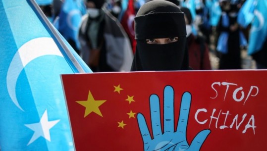 Ujgurët në Stamboll kërkojnë drejtësi për viktimat e zjarrit në Urumçi