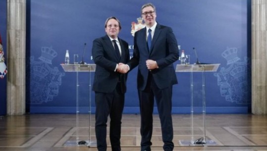 Varhelyi takim urgjent me Vuçiçin në Beograd, presidenti serb nuk do marrë pjesë në samitin BE-Ballkan Perëndimor