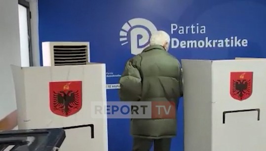 Primaret/ ‘Plas’ në Kuçovë, tërhiqet kandidatja dhe dorëhiqet kreu i degës: I falën bashkinë kandidatit të Partisë së Lirisë