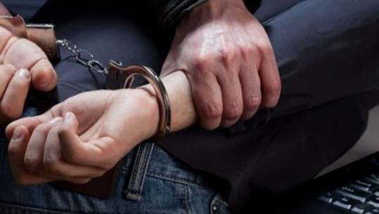 Korçë/  Arrestohet 39-vjeçari i shpallur në kërkim, shiste drogë në bahkëpunim 