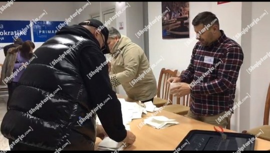 Korçë/ Zbardhen fituesit e ‘Primareve’, në Pogradec vetëm dy vota diferencë mes kandidatëve