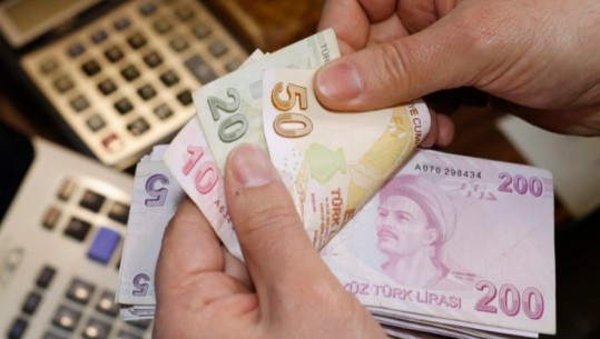 Inflacioni në Turqi shënon rënie për herë të parë në më shumë se një vit