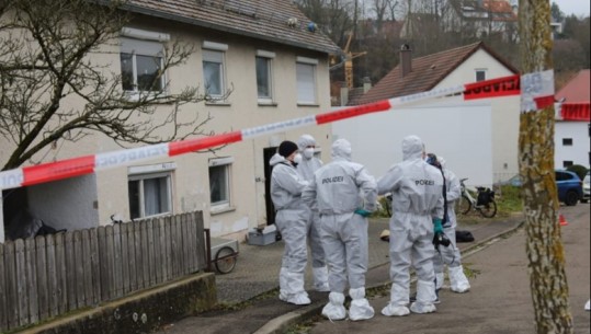 E rëndë në Gjermani, një burrë sulmon me thikë 2 vajza, 13 dhe 14 vjeç