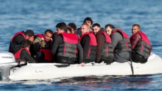 ITALI/ Fundoset varka me emigrantë, 4 të zhdukur mes tyre dhe 2 fëmijë
