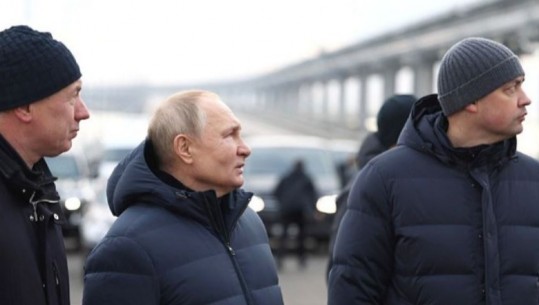 VIDEO/ Putin viziton urën e Krimesë, kalon me 'Mercedes' përmes saj