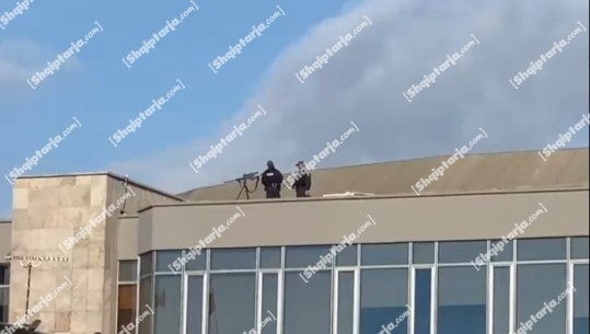 VIDEOLAJM/ Nivel i lartë sigurie në sheshin ‘Italia’, mbikëqyrje me snajper nga ndërtesat pranë stadiumit ‘Air Albania’