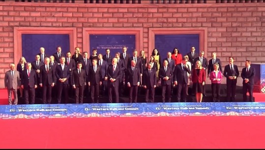 Samiti i BE, liderët europianë dhe ata të Ballkanit foto familjare para nisjes së diskutimeve