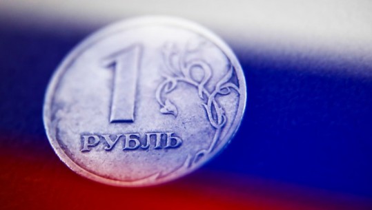 Zhvlerësimi i rublës ruse pasojë e luftës në Ukrainë dhe sanksioneve
