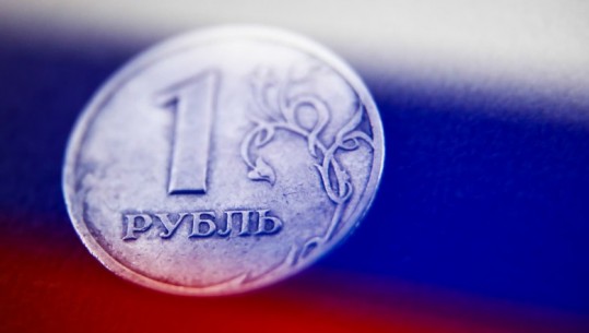 Zyrtarët rusë u bëjnë thirrje banorëve të Khersonit: Përdorni rubla