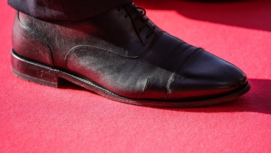 Fotolajm/ Kush është kryeministri me këpucët e grisura në Samit? 