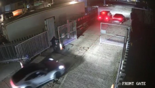 Britani/ Hajdutët vjedhin 5 makina luksoze për 1 minutë! Vlera e tyre arrin deri në 700 mijë paund (VIDEO)