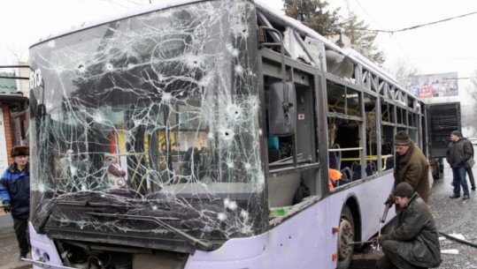Ukrainë/ Përplaset kamioni dhe autobusi me ushtarë, 16 viktima dhe 6 të plagosur