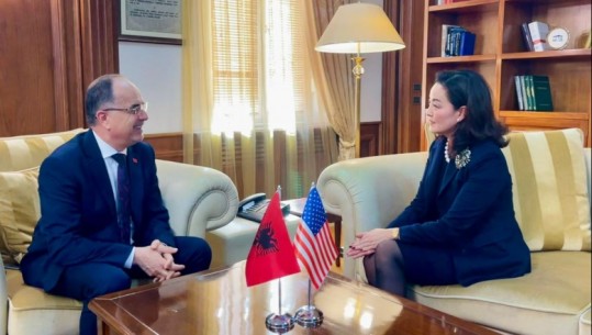 Ambasadorja, Yuri Kim takohet me presidentin Begaj: Rishikuam arritjet e bëra gjatë vitit 2022 si aleatë të NATO-s dhe OKB