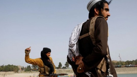 Talibanët rikthejnë ekzekutimet në publik, pushkatohet një person në mes të një province