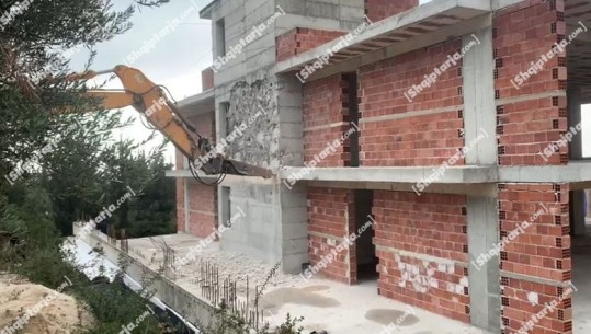 Ishte ndërtuar pa leje, IKMT aksion për shembjen e ndërtesës 4 katëshe në Vlorë! Të dielën do ta rrëzojnë me eksploziv (VIDEO)
