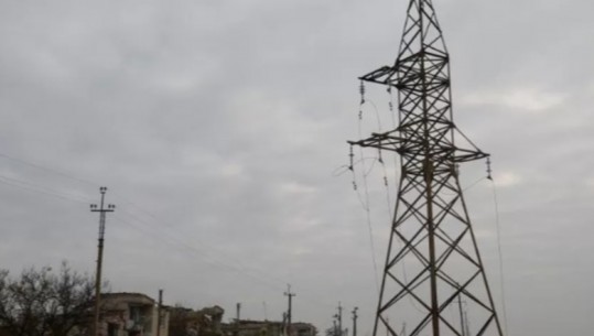 Moti i keq, disa zona në Korçë pa energji elektrike