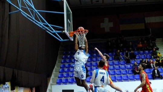 Tirana e pëson mes polemikash në sekondën e fundit, Teuta fiton me Besëlidhjen dhe i merr kreun! Garë e fortë në basketboll