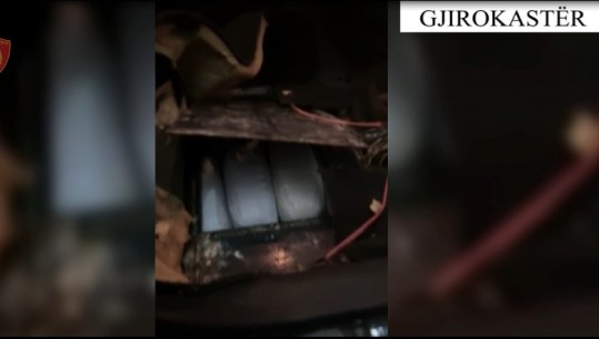 Gjirokastër/ U kapën me 70 kg kanabis të fshehur në makinë, 3 në pranga! Njëri kontrollonte rrugën për prezencën e policëve  (VIDEO)