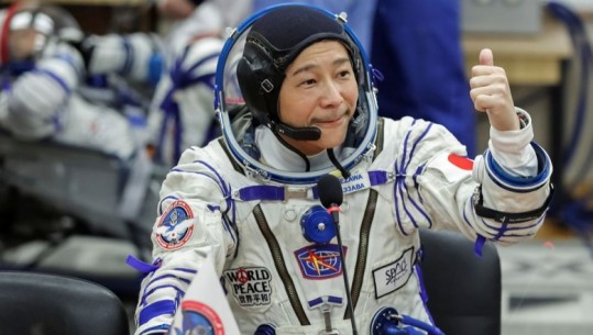 Së shpejti, një fluturim privat rreth Hënës, miliarderi japonez i ofron 8 personave udhëtimin falas ! Mes tyre një DJ, një YouTuber dhe një reper