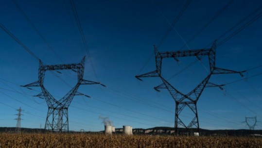 Disa zona të Francës mbesin pa energji elektrike, shkak një defekt në transformatorin 'Enedis'
