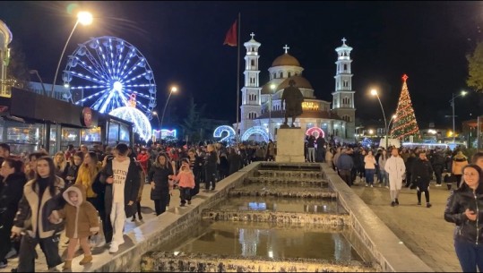 Ndizen dritat, Korça 'magjike' me dekorin festiv! Kryebashkiaku Filo: Aktivitete kulturore, patinazh e lojëra