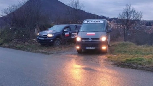 Tensionet në Veri të Kosovës, policia mbyll pikat kufitare në Jarinjë dhe Bërnjak