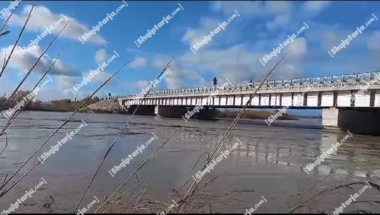Moti i keq/ Rritet niveli i lumit Vjosa, situata më e rënduar në Mifol