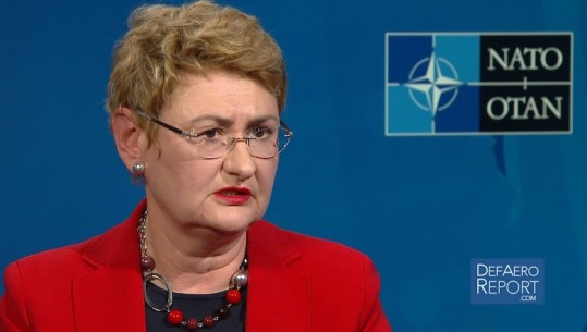 Zëdhënësja e NATO-s: Jemi plotësisht të aftë të përmbushim mandatin tonë në Kosovë! Palët të shmangin veprimet dhe retorikën provokuese