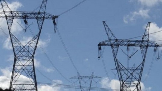 Moti i keq/ Mungesë furnizimi me energji elektrike në disa zona të Vlorës