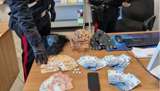 Arrestohet 18 vjeçari shqiptar që shiste kokainë në Itali, i gjenden tre maskat që përdorte për grabitjen e shtëpive