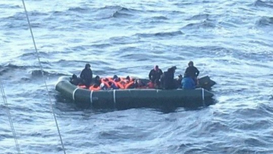 Incidenti në Kanalin Anglez, humbin jetën 3 emigrantë, shpëtohen 43 persona! Shoqërohen drejt Britanisë