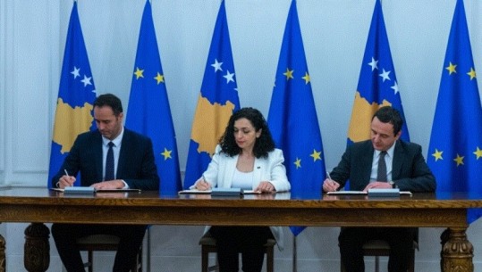 Krerët shtetërorë nënshkruan aplikimin për anëtarësimin e Kosovës në BE, Osmani: Prishtina, frymon me shpirtin evropian