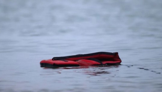 Tragjedia në Kanalin e La Manshit, shtohet bilanci i viktimave nga barka e fundosur me emigrantë