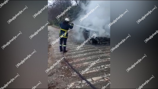 VIDEO/ Gjirokastër, përfshihet nga flakët makina! Zjarrfikësit në vendngjarje