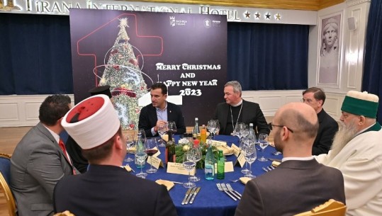 Veliaj pritje për festat me përfaqësues të trupit diplomatik dhe komuniteteve fetare: ‘2022 ishte një vit i jashtëzakonshëm për Tiranën’