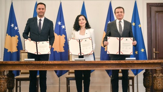Kurti dorëzon në Pragë aplikimin e Kosovës për anëtarësimin në BE: Ditë historike! Vuçiç: Veç kërkesës nga NATO për 1 mijë trupa, do kërkojmë tërheqjen e njohjes nga shumë shtete